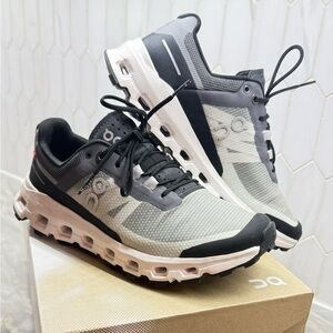 On Running Women's Black and Gray Sneakers